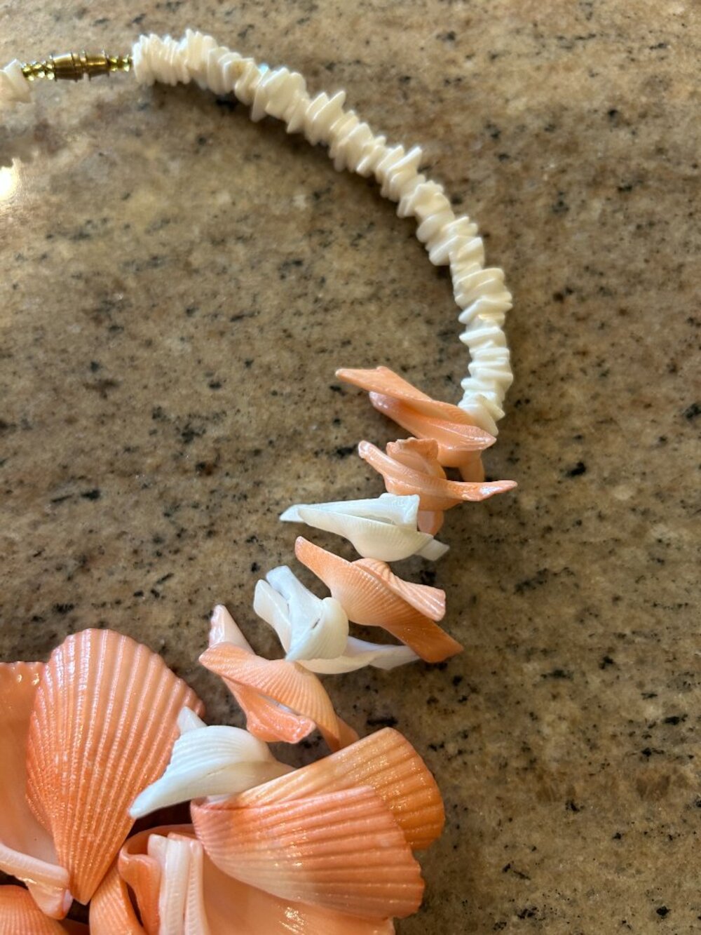 Shell necklace - Picture 3 of 5